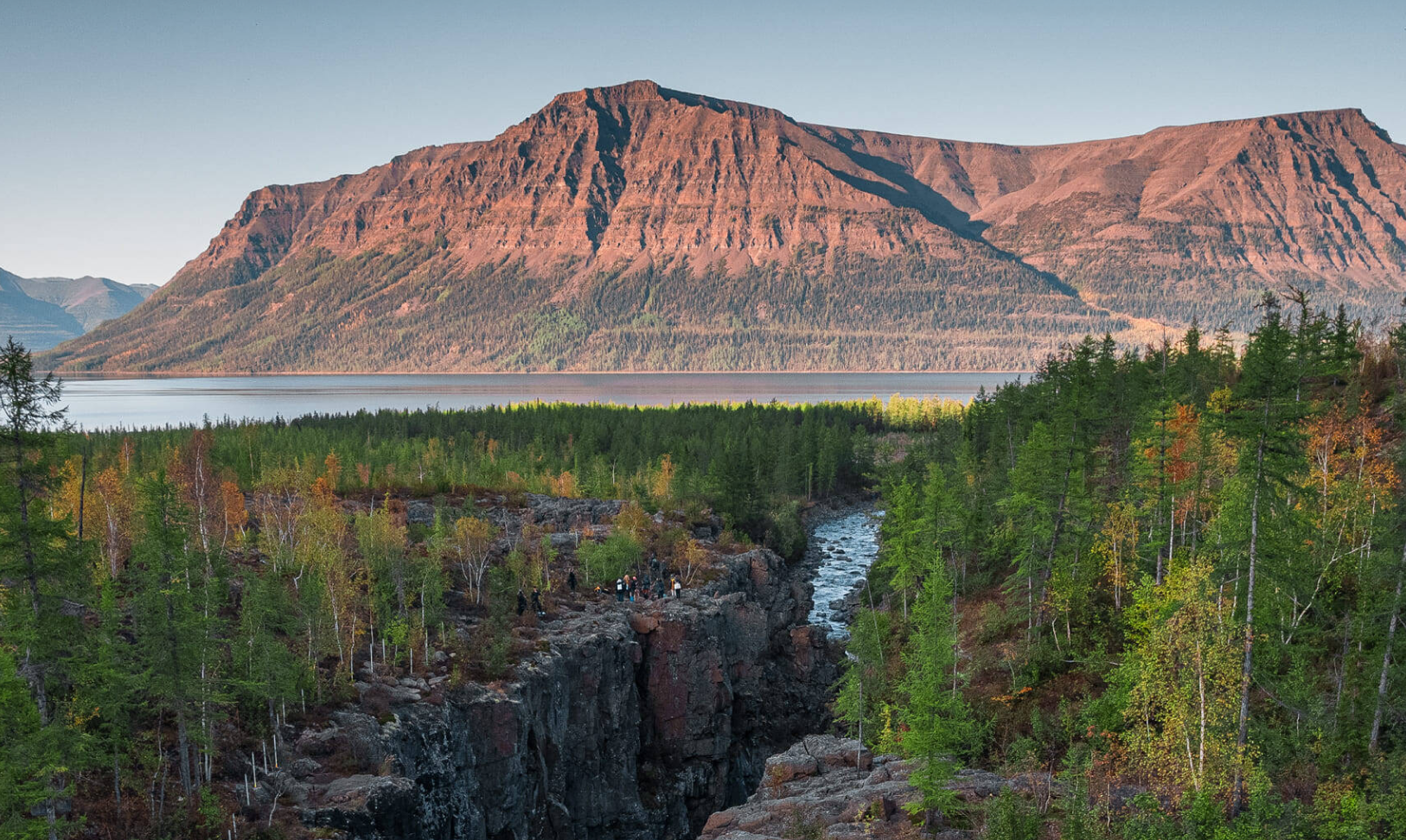 День 2. Треккинг к хребту Фестивальный